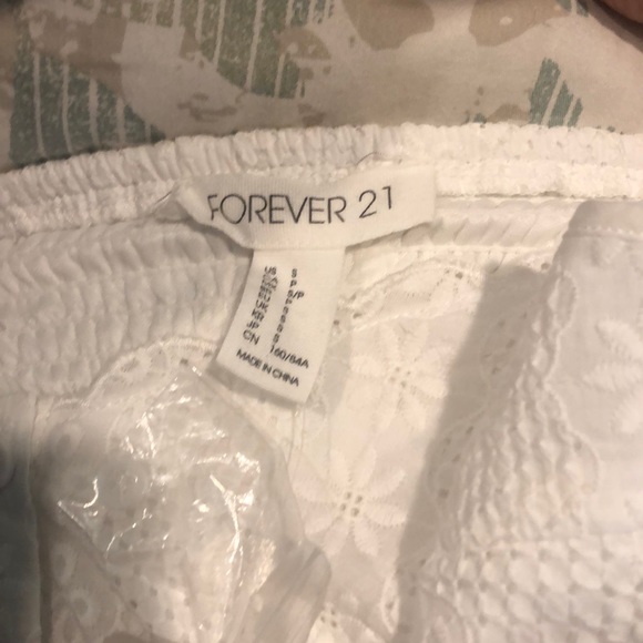 Forever 21 T-shirt - Picture 3 of 3